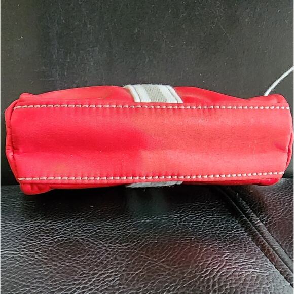 Matrix SoColor Red Small Zip Makeup Bag NWT Cosmetic Pouch 6x 6x 1.5 - Picture 4 of 7